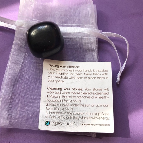 Small Tumbled Shungite Stone/Crystal - Picture 4 of 4
